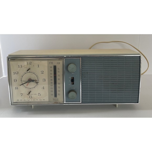 RCA Victor Other - Vintage RCA Victor Tube Clock Radio RGS19T AM FM Mid Century FOR PARTS OR REPAIR